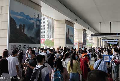 南廊道南側立柱燈箱 南廊道南側立柱燈箱