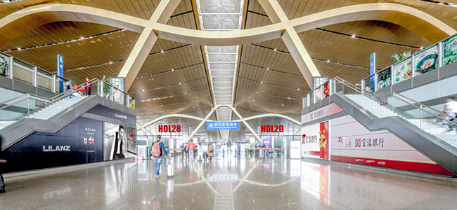 昆明機場出發安檢區燈箱+貼紙