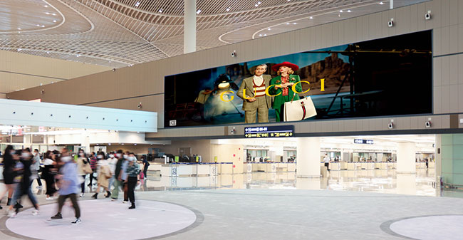 青島機場三層國內出發安檢后左右兩側高空燈箱