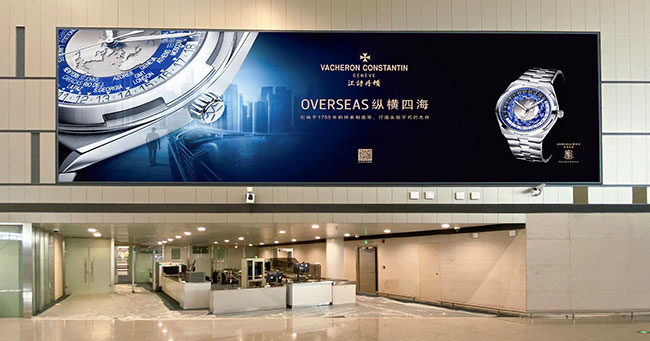 青島機場三層國內出發指廊商業區燈箱