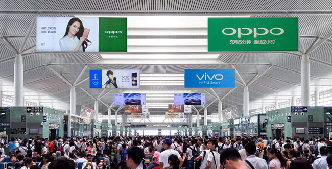 南昌高鐵站出發層候車大廳雙面吊桿燈箱廣告