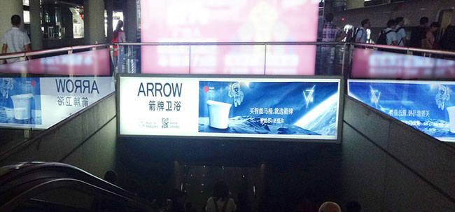 南昌高鐵站到達層出站通道楣頭燈箱廣告