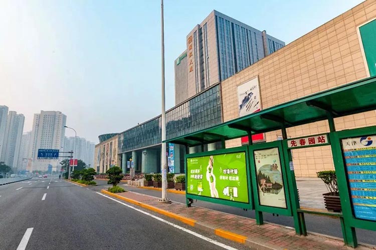 四季優美天津候車亭廣告2