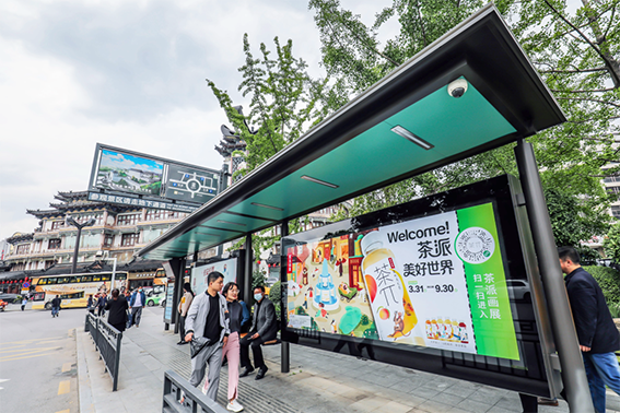 農夫山泉茶π候車亭廣告投放案例