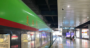 昆明南站廣告牌價(jià)格多少錢？昆明南站站臺燈箱廣告出發(fā)到達(dá)全覆蓋