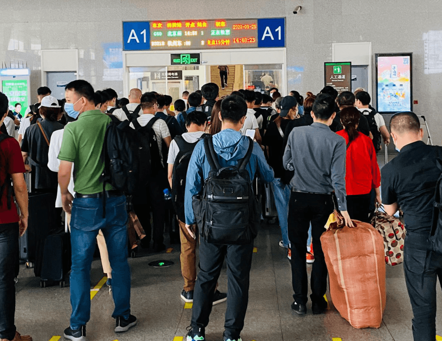 余姚北站廣告價格收費多少錢？余姚北高鐵站春運(yùn)候車熱門廣告牌