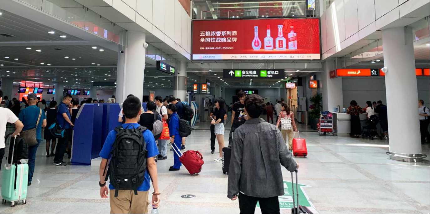 泉州晉江機場廣告價格收費，泉州機場春運出發到達廣告LED大屏