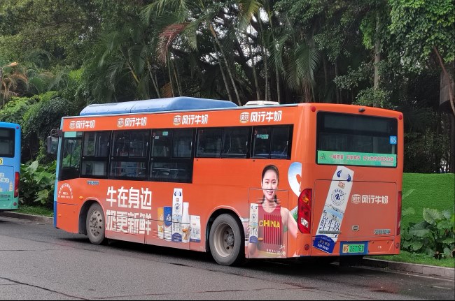 東莞公交車身巴士廣告價(jià)格線路收費(fèi)，東莞候車亭站臺(tái)站牌廣告價(jià)格