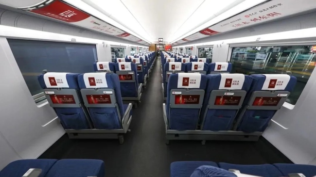 高鐵列車冠名廣告價格收費，高鐵列車內車身廣告案例圖