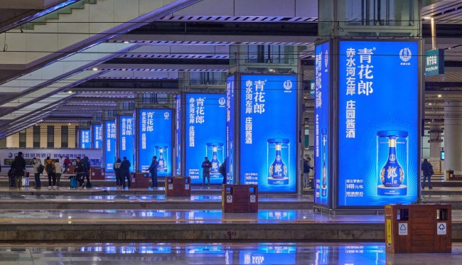 南寧東站燈箱廣告價格收費，南寧東高鐵站出發到達站臺全覆蓋廣告