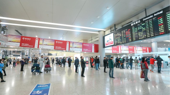 南京祿口機場國內到達空中長廊貼紙廣告牌，南京機場廣告價格收費