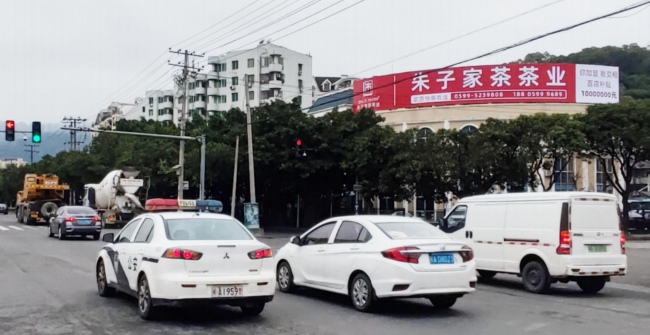 福州馬尾福馬路快安路交叉口樓頂廣告牌，福州戶外大牌廣告價格