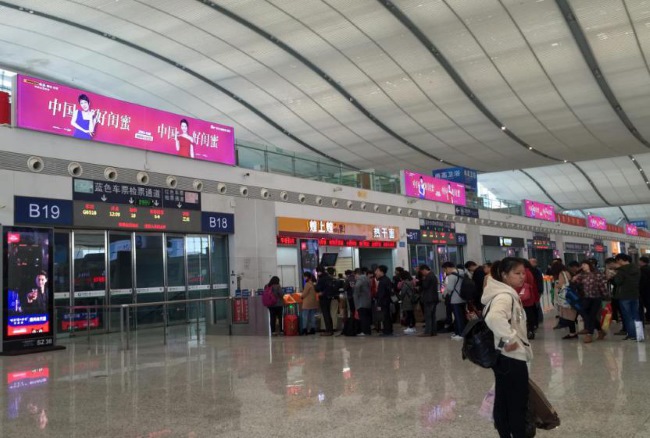 深圳北站候車大廳檢票口燈箱廣告，深圳北高鐵站廣告價格