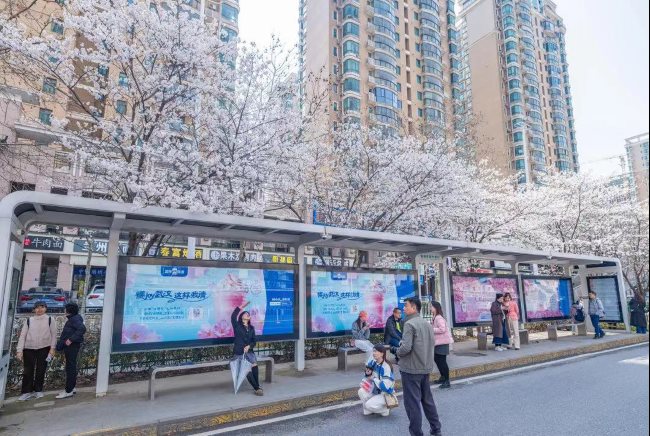 武漢候車亭公交站廣告價格收費，武漢公交站亭站牌廣告優勢分析