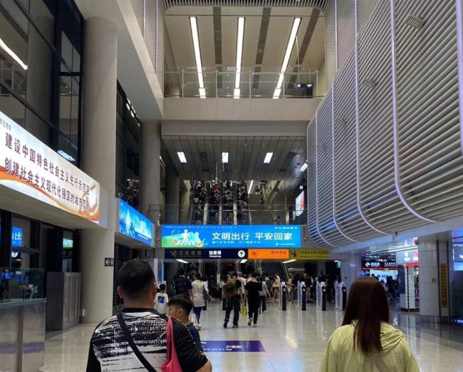 深圳福田口岸一層地鐵接駁出境大廳廣告，深圳福田口岸廣告價格