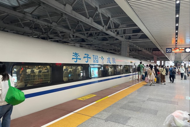 ?高鐵車廂車載廣告快消飲料代言人優質案例，高鐵列車冠名廣告價格