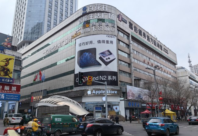 烏魯木齊中山路百花村電腦城外墻廣告牌，烏魯木齊戶外大牌價格