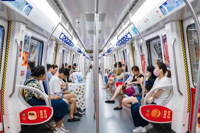 濟(jì)南地鐵1號線車廂創(chuàng)意內(nèi)包車貼廣告投放，濟(jì)南地鐵列車廣告價格