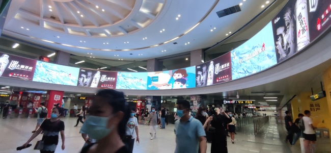 鄭州地鐵紫荊山站換乘大廳弧形LED大屏廣告投放，鄭州地鐵廣告價格