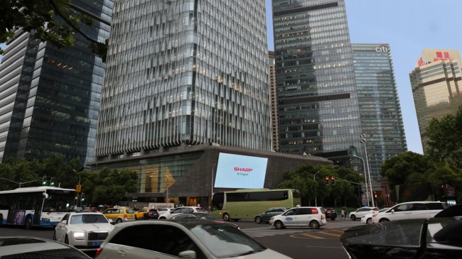 上海陸家嘴太平金融大廈路口LED大屏廣告，上海戶外LED大屏廣告價(jià)格