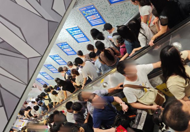 深圳地鐵扶梯旁看板廣告價格，深圳地鐵深圳北站出入口廣告