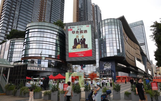 深圳龍崗中心區(qū)萬科廣場外墻LED廣告，深圳LED大屏廣告價格