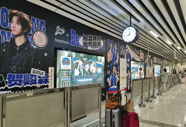常州奧體中心站地鐵站廳墻貼廣告投放，常州地鐵廣告價格