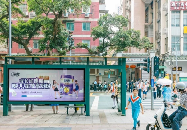 廣州公交候車亭站臺燈箱廣告，廣州公交車站牌廣告價格