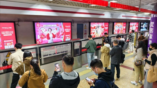 北京地鐵站臺候車區(qū)燈箱廣告投放，北京地鐵廣告牌價格