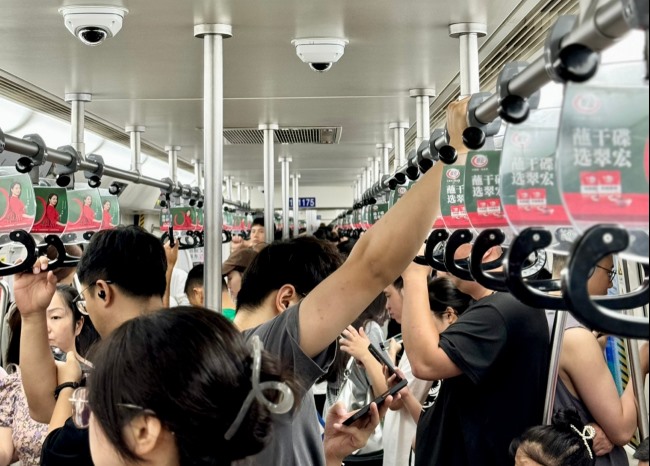 成都地鐵車廂廣告拉手投放案例，成都地鐵列車拉手廣告價格