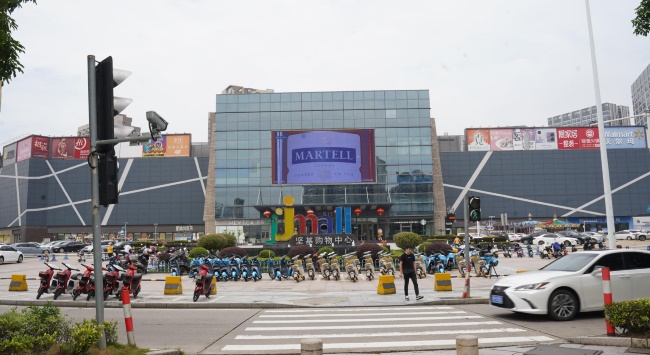 河源堅基購物中心廣場戶外LED廣告投放，河源JJMALL大屏廣告價格