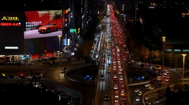 沈陽青年大街萬達廣場外墻LED廣告投放，沈陽大屏廣告價格