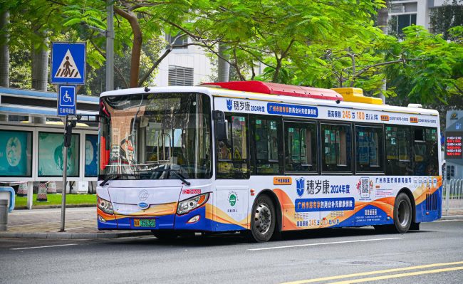 廣州公交廣告：流動的城市風景線