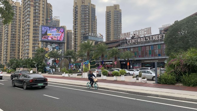 珠海橫琴中央?yún)RLED廣告投放，珠海華發(fā)商都大屏廣告價格