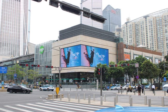 深圳福田COCOpark商場外墻折角LED廣告投放，深圳商場大屏廣告價格