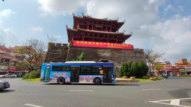 泉州公交車身廣告外車貼巴士廣告投放，泉州公交車廣告價格