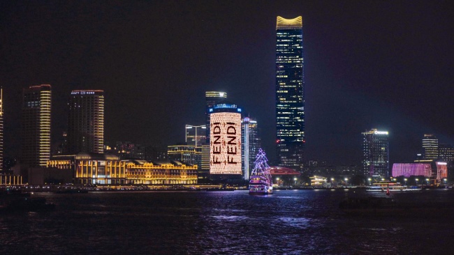 上海外灘國客中心浦江大屏廣告投放，上海燈光秀LED廣告價格