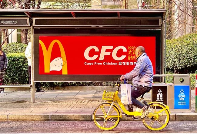 上海公交站臺(tái)燈箱廣告投放，上海巴士候車亭廣告價(jià)格