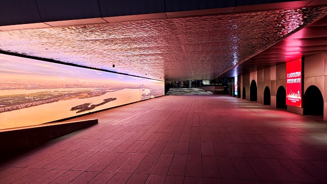 蘇州圓融廣場橋底長廊橫屏LED廣告，蘇州久光百貨大屏廣告價格