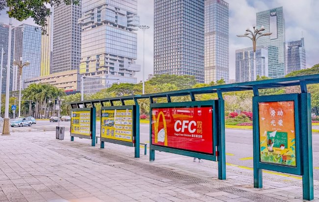 深圳公交站臺(tái)燈箱廣告投放，深圳巴士候車亭廣告價(jià)格