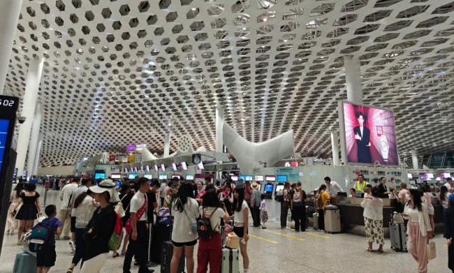 投放深圳機場安檢LED大屏廣告需要注意哪些問題？選擇深圳第一戶外傳媒發布深圳機場廣告有哪些優勢？