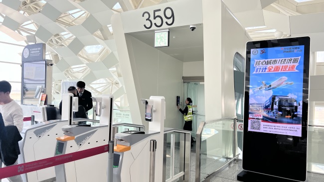 2025年順豐大件機(jī)場和高鐵廣告為什么選擇與深圳第一戶外傳媒合作？相關(guān)廣告的發(fā)布流程是怎樣的？