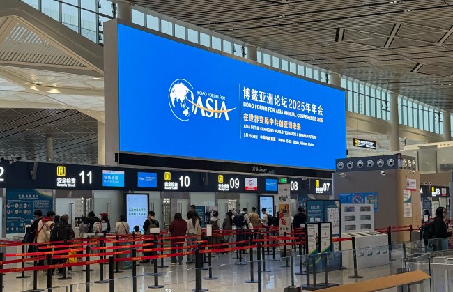 海口美蘭機場出發安檢口上方LED廣告，海口機場大屏廣告價格