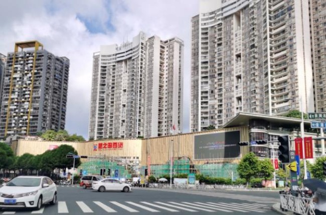 南寧水晶城夢之島百貨LED廣告投放，南寧戶外大屏廣告價格