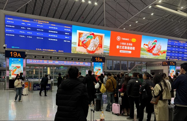 西安北高鐵站候車大廳中央LED廣告投放，西安北站大屏廣告價格