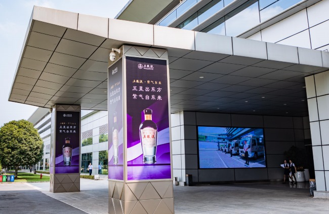 長沙黃花機場貴賓廳LED廣告投放，長沙機場大屏廣告價格