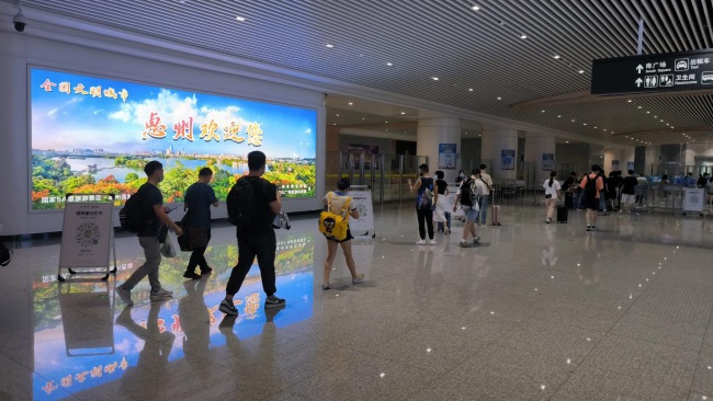 惠州北高鐵站出站墻面燈箱廣告投放，惠州北站大屏廣告價格