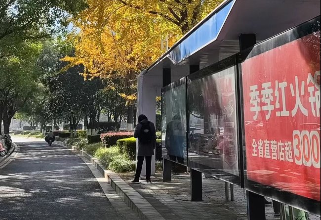 南昌公交站臺燈箱廣告投放，南昌巴士候車亭廣告價格