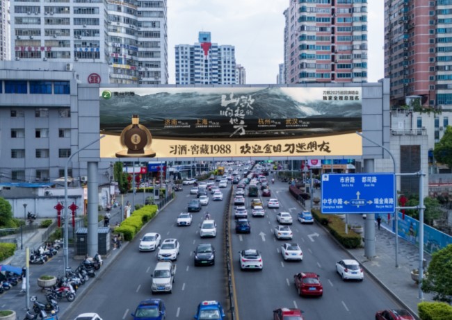 貴陽(yáng)北京西路天橋LED廣告投放，貴陽(yáng)人民大道大屏廣告價(jià)格