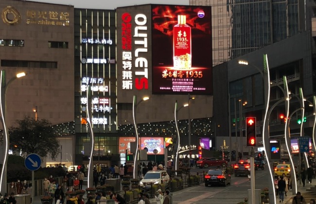 重慶觀音橋奧特萊斯LED廣告投放，重慶新港城大屏廣告價(jià)格